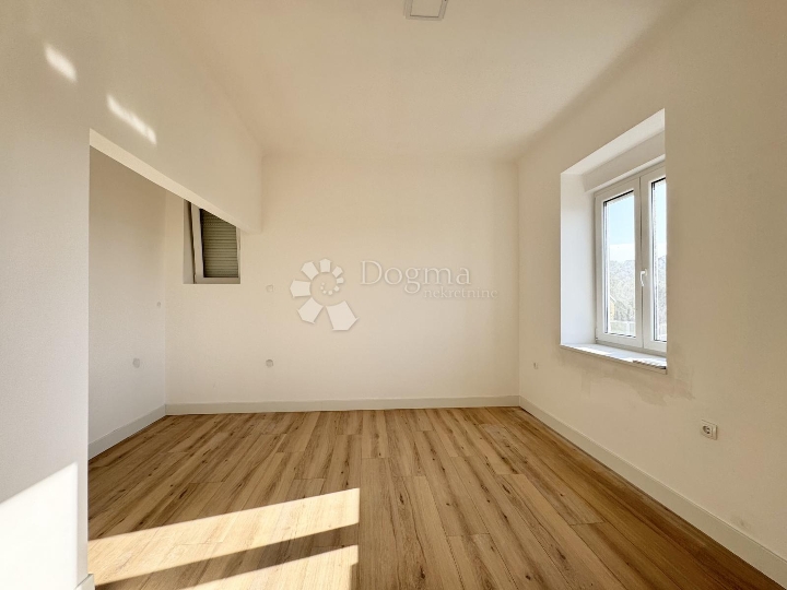 Novi Vinodolski - adaptiran stan 57 m² - pogled na more