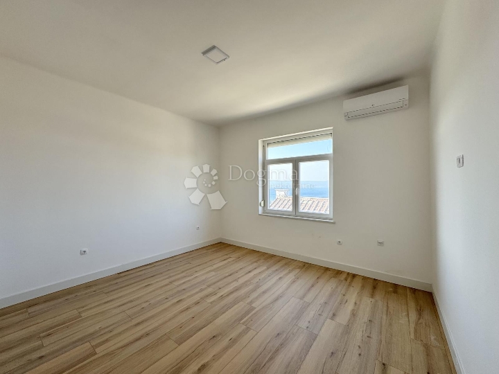 Novi Vinodolski - adaptiran stan 57 m² - pogled na more