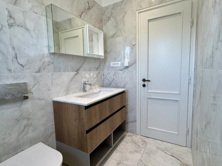 Novi Vinodolski - adaptiran stan 57 m² - pogled na more