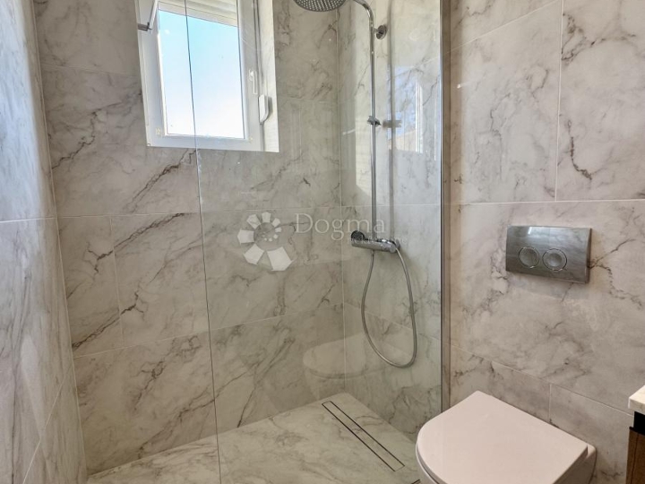 Novi Vinodolski - adaptiran stan 57 m² - pogled na more