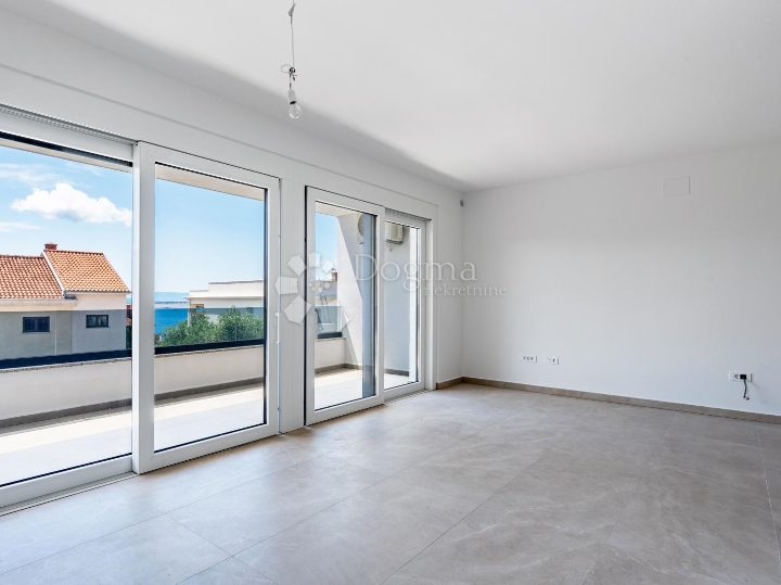Luksuzni APP u novogradnji 152 m2 s bazenom i okućnicom 180 m2
