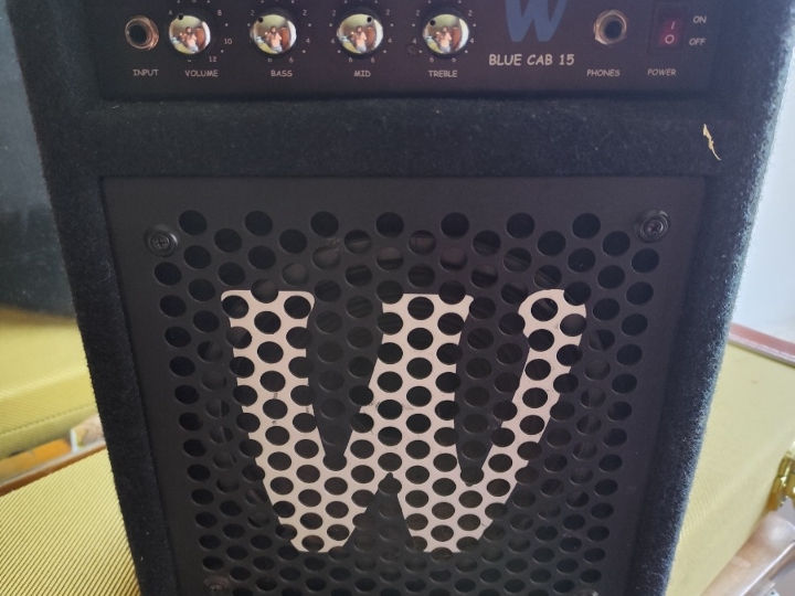 Bas gitara Yamaha i Warwick pojačalo 15 W s koferom