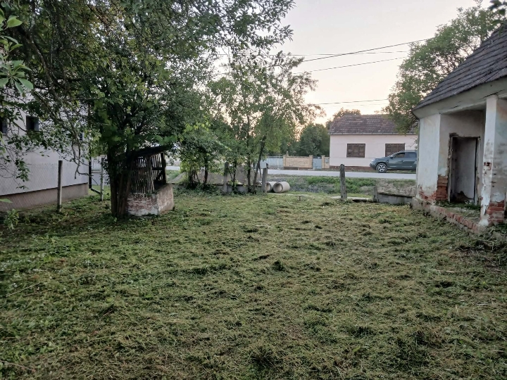 Građevinsko imanje 1.958 m² uz glavnu cestu – Općina Crnac