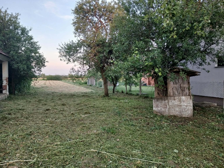 Građevinsko imanje 1.958 m² uz glavnu cestu – Općina Crnac