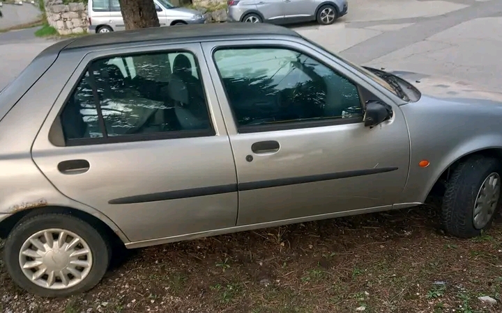 Prodajem vozila za otpad