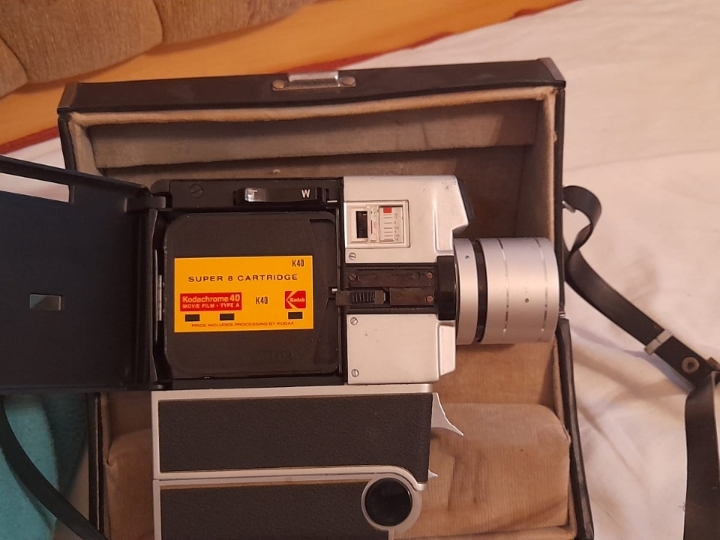 Lot Vintage Fotoaparata i Kamera – Rolleiflex, Praktica, Sankyo