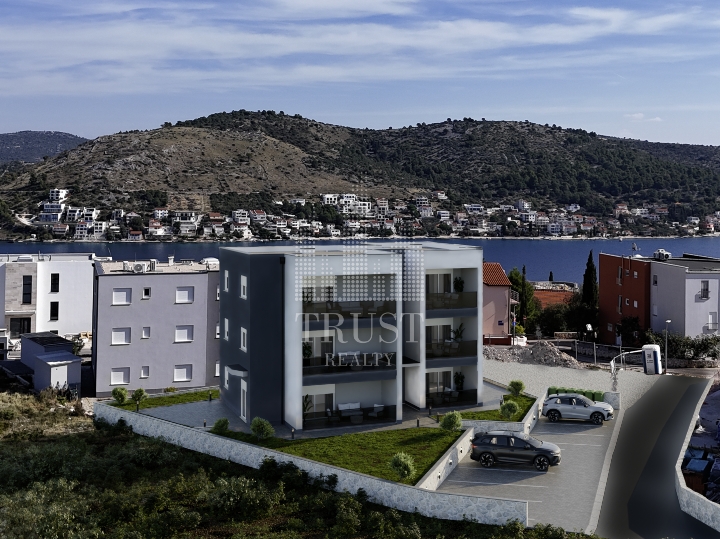 Rogoznica -  jednosoban stan s vrtom i pogledom na more