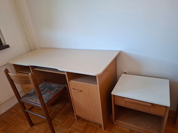Iznajmljujem 2S stan (44 m2)  (Savica), namješten, klima, lift