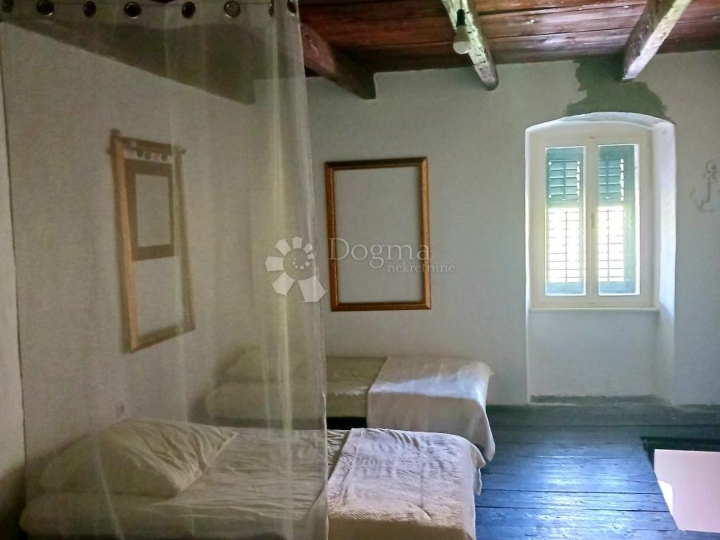 Sniženo! Krk, kuća s višestrukim mogućnostima
