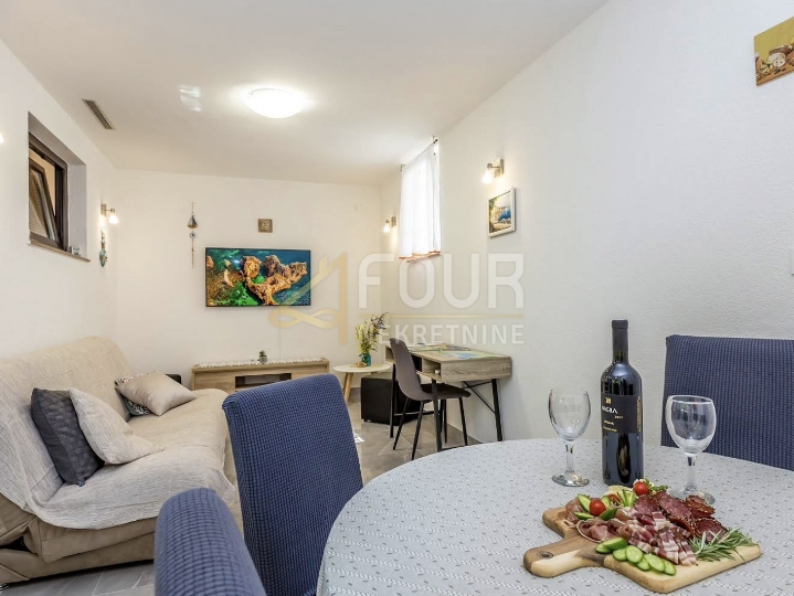 Otok Krk, Malinska, 1S+DB, okućnica 81m2 + parkirno mjesto