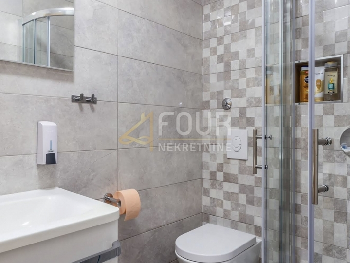 Otok Krk, Malinska, 1S+DB, okućnica 81m2 + parkirno mjesto