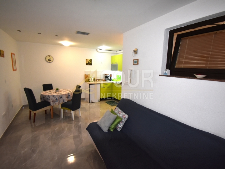 Otok Krk, Malinska, 1S+DB, okućnica 81m2 + parkirno mjesto