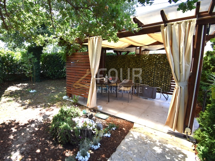 Otok Krk, Malinska, 1S+DB, okućnica 81m2 + parkirno mjesto