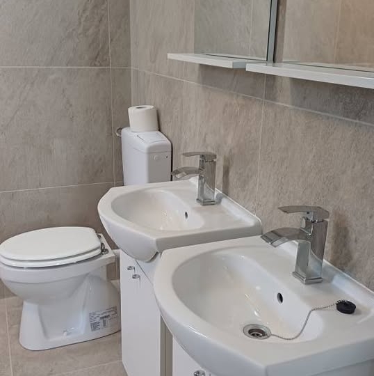 Klana, kuća i garaža