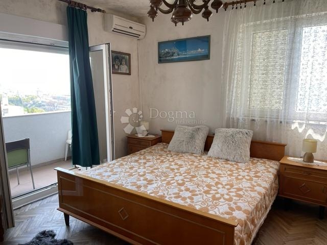 Turnić, stan 2S klasični s predivnim pogledom