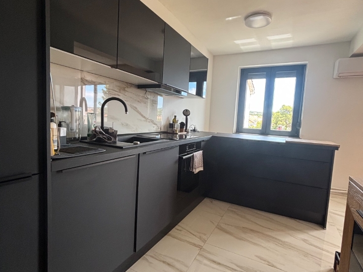 Malinka, Krk - adaptiran i namješten 3S stan, 90 m2, top lokacija