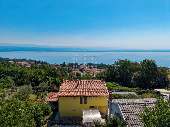 Opatija, Oprič - apartmanska kuća za prodaju