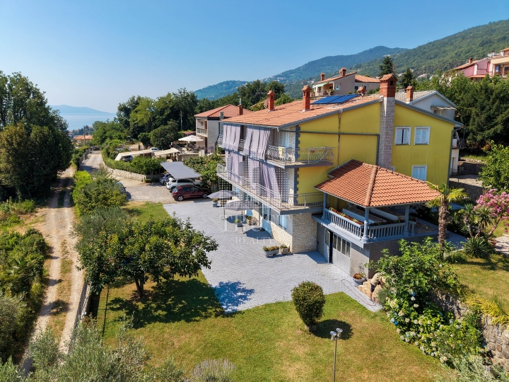 Opatija, Oprič - apartmanska kuća za prodaju