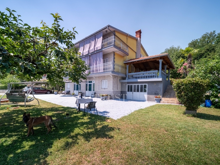 Opatija, Oprič - apartmanska kuća za prodaju