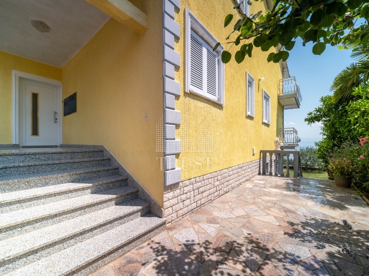 Opatija, Oprič - apartmanska kuća za prodaju