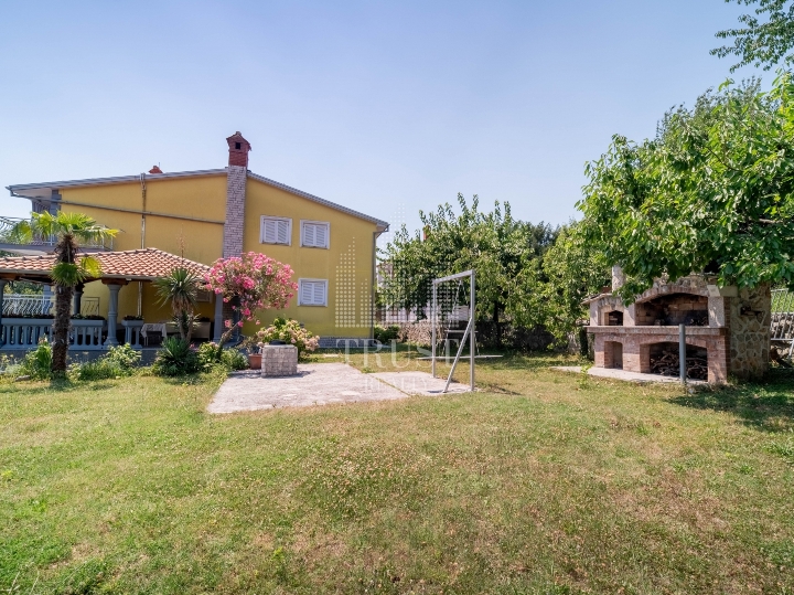 Opatija, Oprič - apartmanska kuća za prodaju