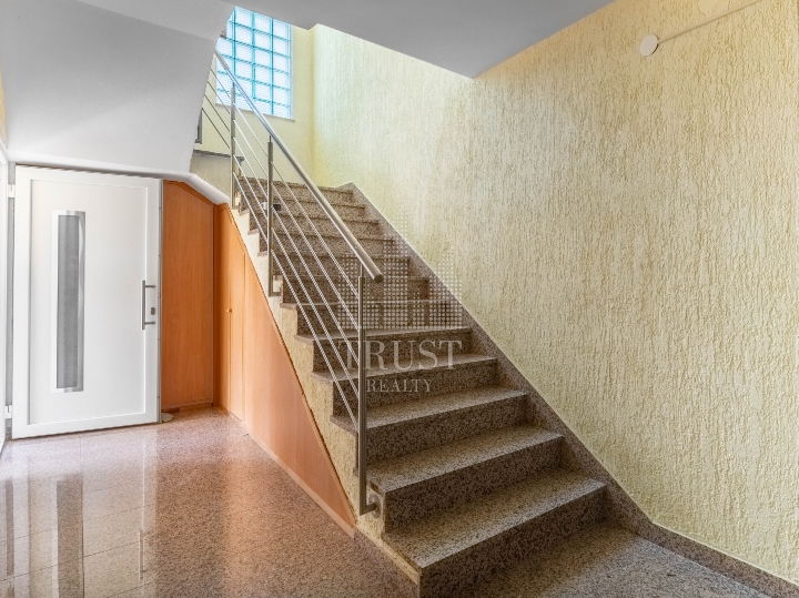 Opatija, Oprič - apartmanska kuća za prodaju