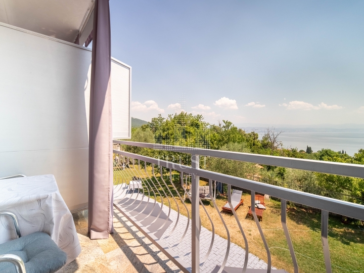Opatija, Oprič - apartmanska kuća za prodaju