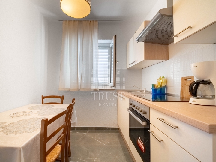 Opatija, Oprič - apartmanska kuća za prodaju