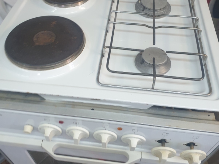 Ugradbeni štednjak 2 struja 2 plin, pećnica struja