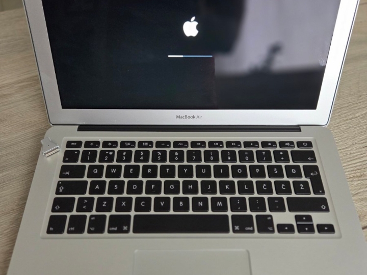 Apple MacBook Air  13"