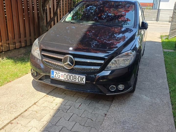 Mercedes B klasa 220 CDI, prva vlasnica