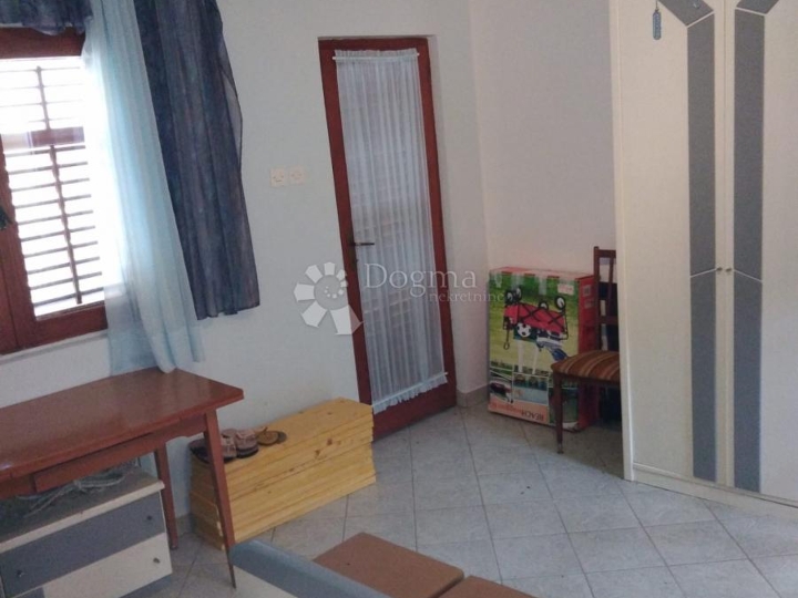 Kamena kuća s okućnicom i konobom – Bašćanska Draga - Krk