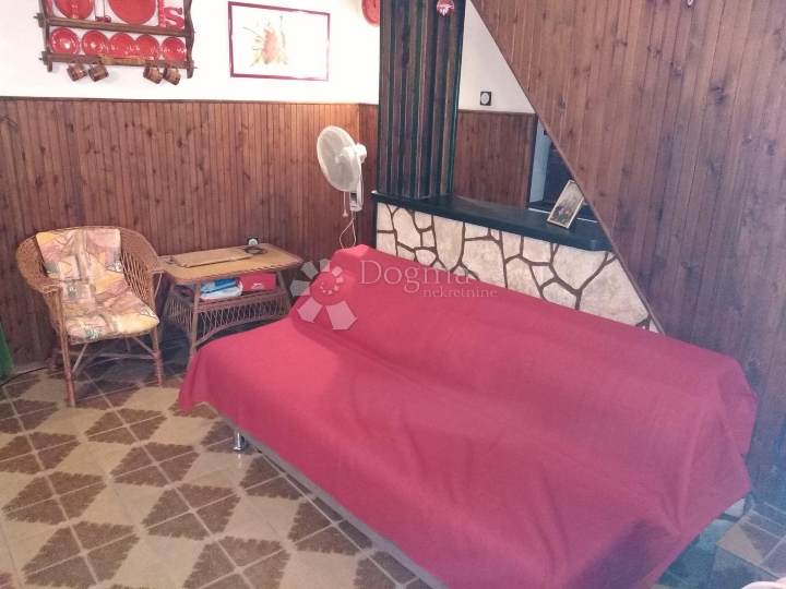 Kamena kuća s okućnicom i konobom – Bašćanska Draga - Krk