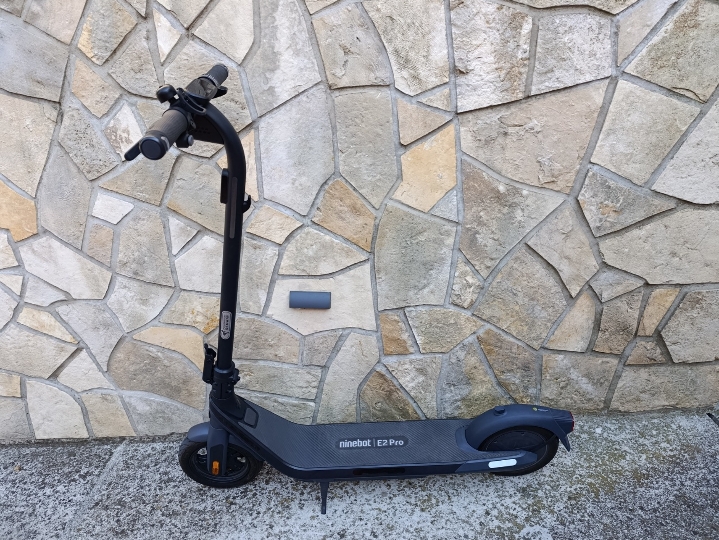 Segway Ninebot E2 Pro el. romobil– 458 km – očuvan – kvar motora