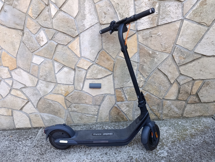 Segway Ninebot E2 Pro el. romobil– 458 km – očuvan – kvar motora