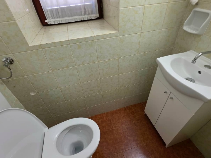 Kuća od cca 110m2 na 2 kata za smještaj do 6 radnika u okolici grada