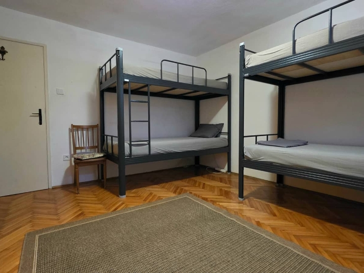 Kuća od cca 110m2 na 2 kata za smještaj do 6 radnika u okolici grada