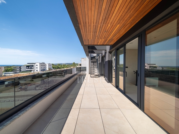 Krk - luksuzni penthouse s panoramskom terasom