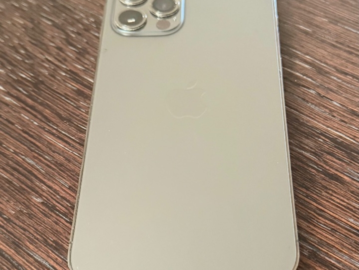 IPhone 12 Pro 128 GB – Graphite – Odlično stanje