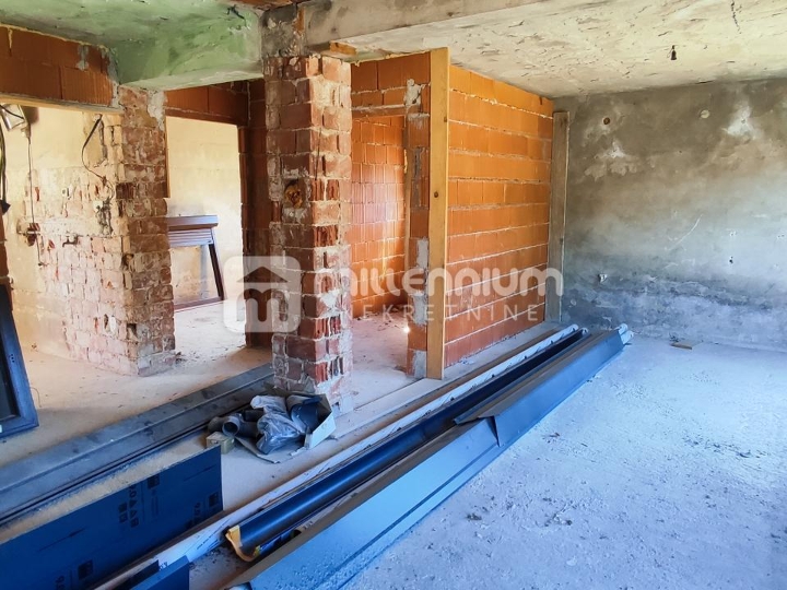 Severin na Kupi, 310m2, 3 samostojeće kuće