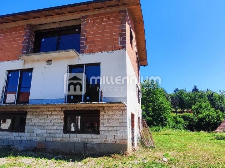 Severin na Kupi, 310m2, 3 samostojeće kuće