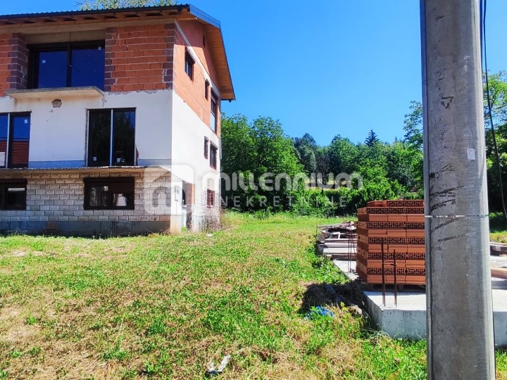 Severin na Kupi, 310m2, 3 samostojeće kuće