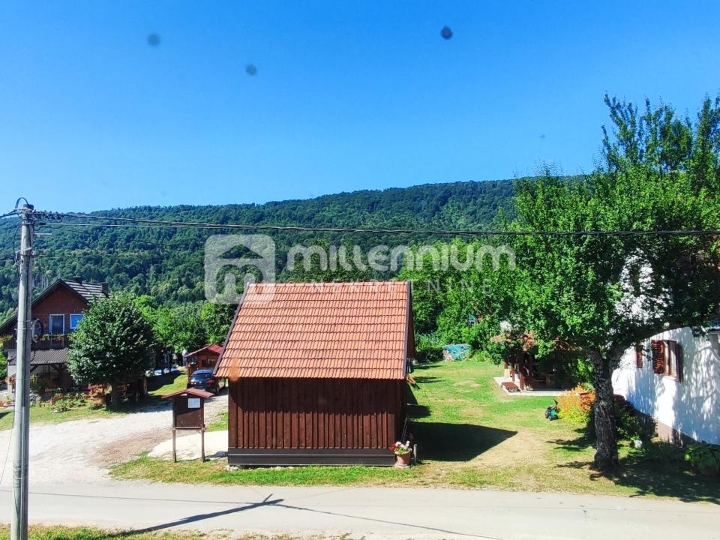 Severin na Kupi, 310m2, 3 samostojeće kuće