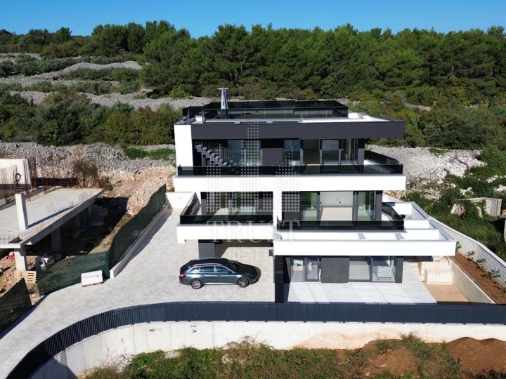 Krk – život na Jadranu: Moderni apartman u samom srcu grada Krka