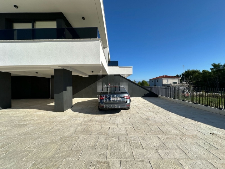 Krk – život na Jadranu: Moderni apartman u samom srcu grada Krka