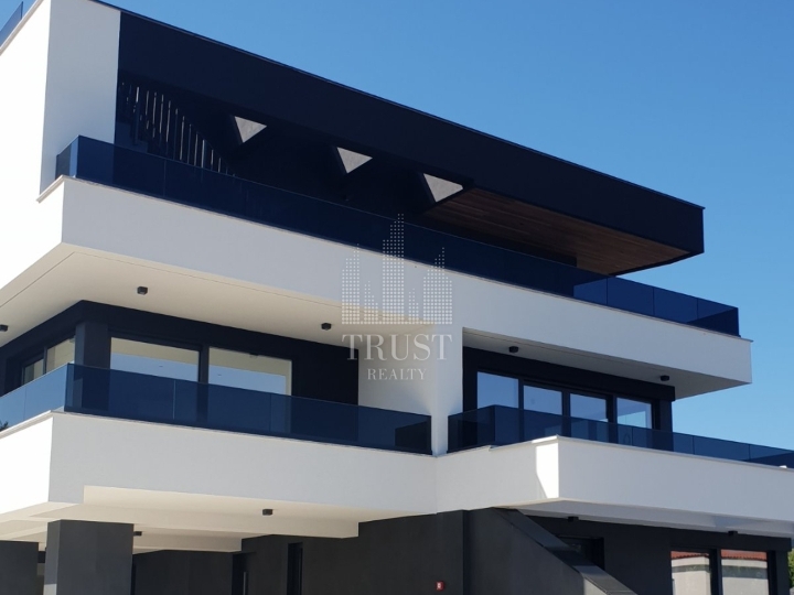 Život na Jadranu: Moderni apartman u samom srcu grada Krka