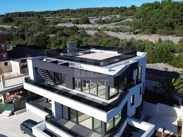 Život na Jadranu: Moderni apartman u samom srcu grada Krka
