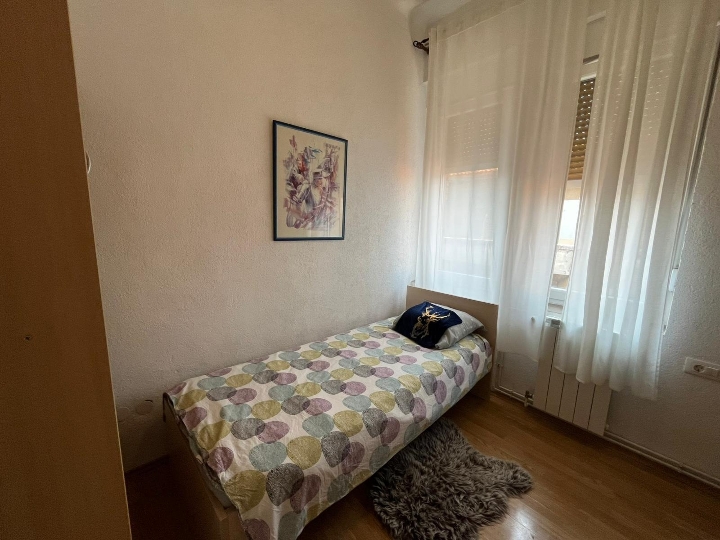 Iznajmljujem trosoban stan u Centru od 01.09.
