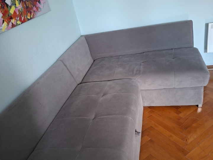 Kauč na razvlačenje sa spremnikom