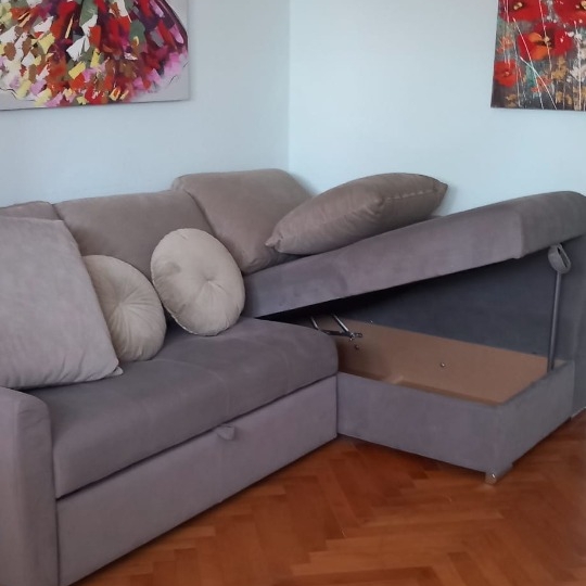 Kauč na razvlačenje sa spremnikom